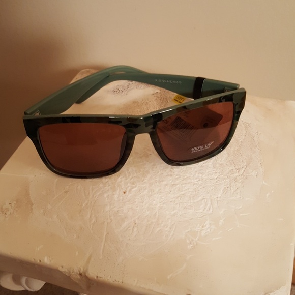 Sunglasses - Picture 6 of 7